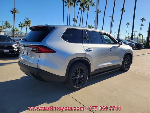 Used 2024 Toyota Grand Highlander Platinum image 4