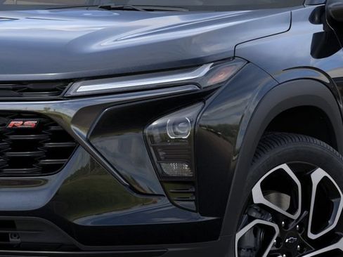 New 2026 Chevrolet Trax RS w/ Sunroof Package FWD image 10