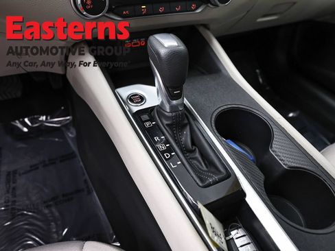 Used 2025 Nissan Altima 2.5 SV FWD image 12