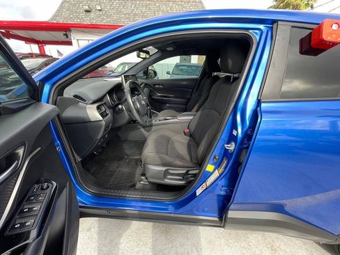 Used 2019 Toyota C-HR XLE FWD image 7