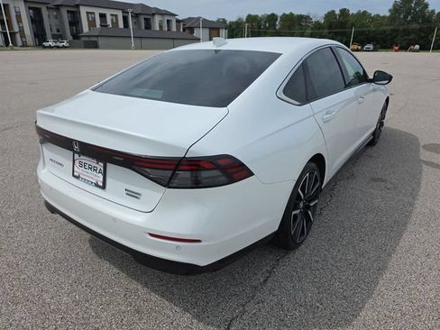 Used 2024 Honda Accord Touring image 13
