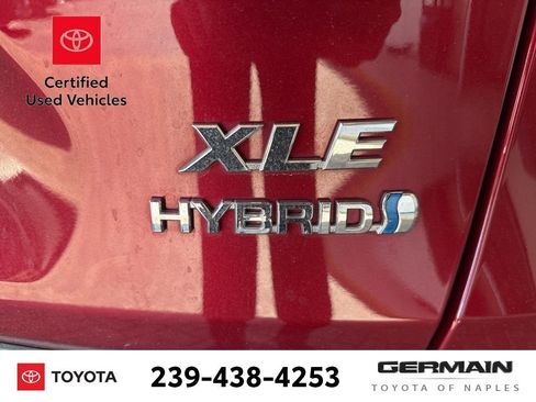 Used 2022 Toyota RAV4 XLE Premium image 7