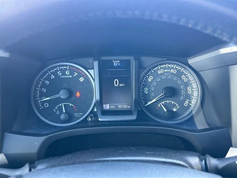 Used 2020 Toyota Tacoma TRD Off-Road w/ Technology Package AWD/4WD image 24