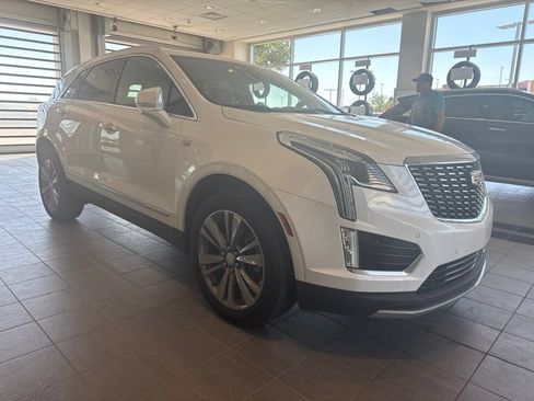 Used 2025 Cadillac XT5 Premium Luxury FWD image 3