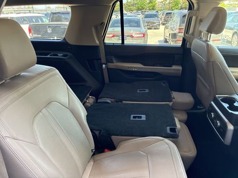 Used 2022 Ford Expedition Max Limited RWD image 12