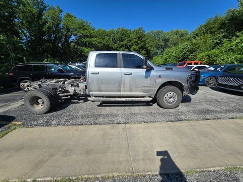 Used 2020 RAM 3500 Big Horn w/ Level 2 Equipment Group AWD/4WD image 9