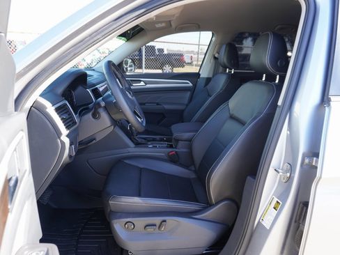 Used 2023 Volkswagen Atlas SE image 7