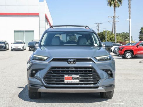 Used 2025 Toyota Grand Highlander FWD image 2