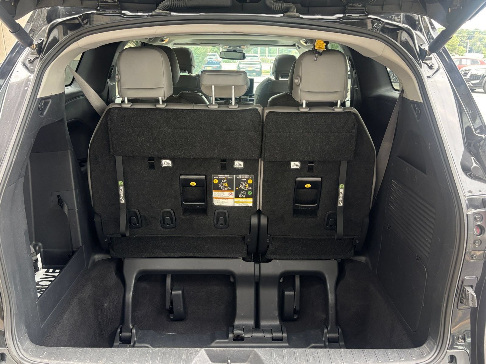 Used 2025 Toyota Sienna XLE FWD image 33