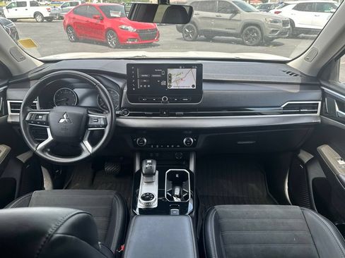 Used 2025 Mitsubishi Outlander SE FWD image 18