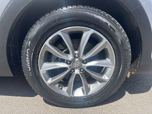 Used 2019 Hyundai Santa Fe XL SE FWD image 16