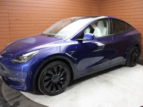 Used 2022 Tesla Model Y Performance image 5