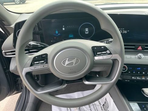 Used 2024 Hyundai Elantra SEL FWD image 25