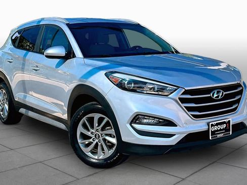 Used 2017 Hyundai Tucson SE AWD/4WD image 3