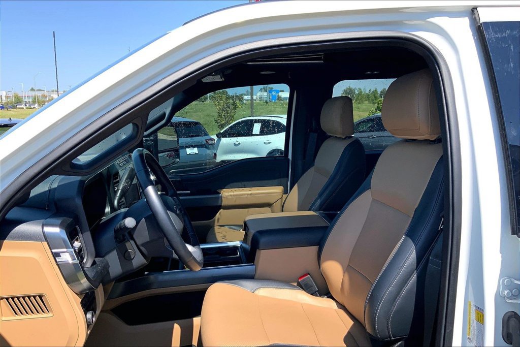 Used 2023 Ford F350 Lariat w/ Lariat Ultimate Package AWD/4WD image 9