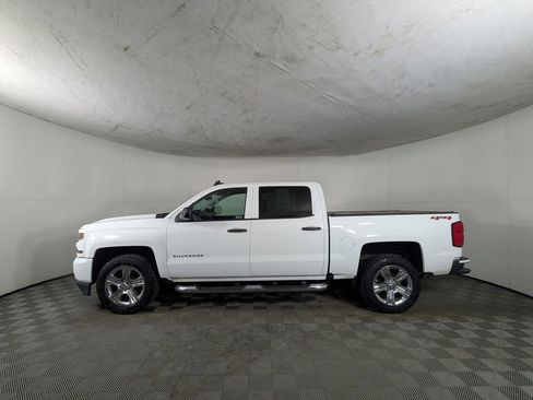 Used 2018 Chevrolet Silverado 1500 Custom w/ Custom Value Package image 3