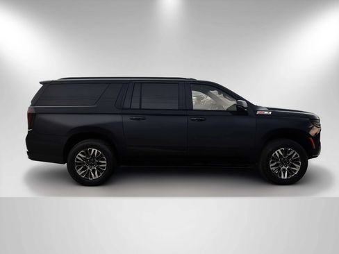 Used 2025 Chevrolet Suburban Z71 AWD/4WD image 4