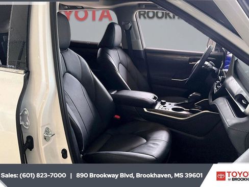 Used 2026 Toyota Highlander Limited AWD/4WD image 6