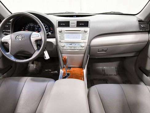 Used 2009 Toyota Camry XLE FWD image 3