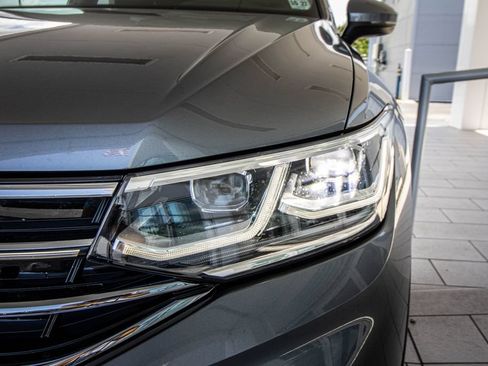 Used 2022 Volkswagen Tiguan SEL R-Line AWD/4WD image 7
