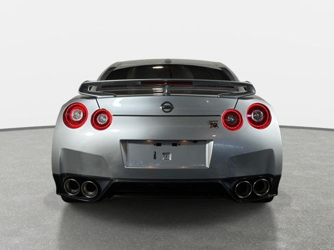 Used 2016 Nissan GT-R Premium AWD/4WD image 4