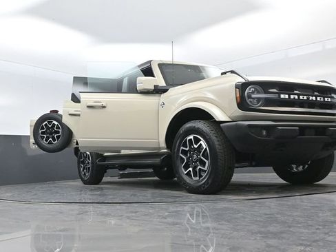 New 2025 Ford Bronco Outer Banks image 23