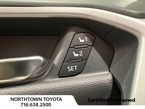 Used 2019 Toyota RAV4 Limited image 24
