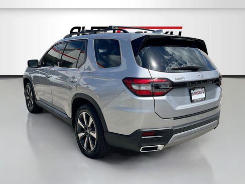 Used 2025 Honda Pilot Touring image 5