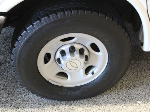 Used 2008 Chevrolet Express 3500 image 24