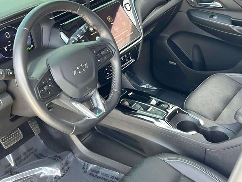 Used 2023 Chevrolet Bolt LT w/ Infotainment Package FWD image 8