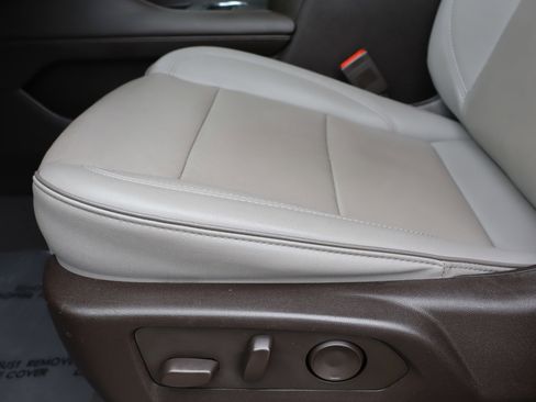 Used 2024 GMC Yukon SLT RWD image 16