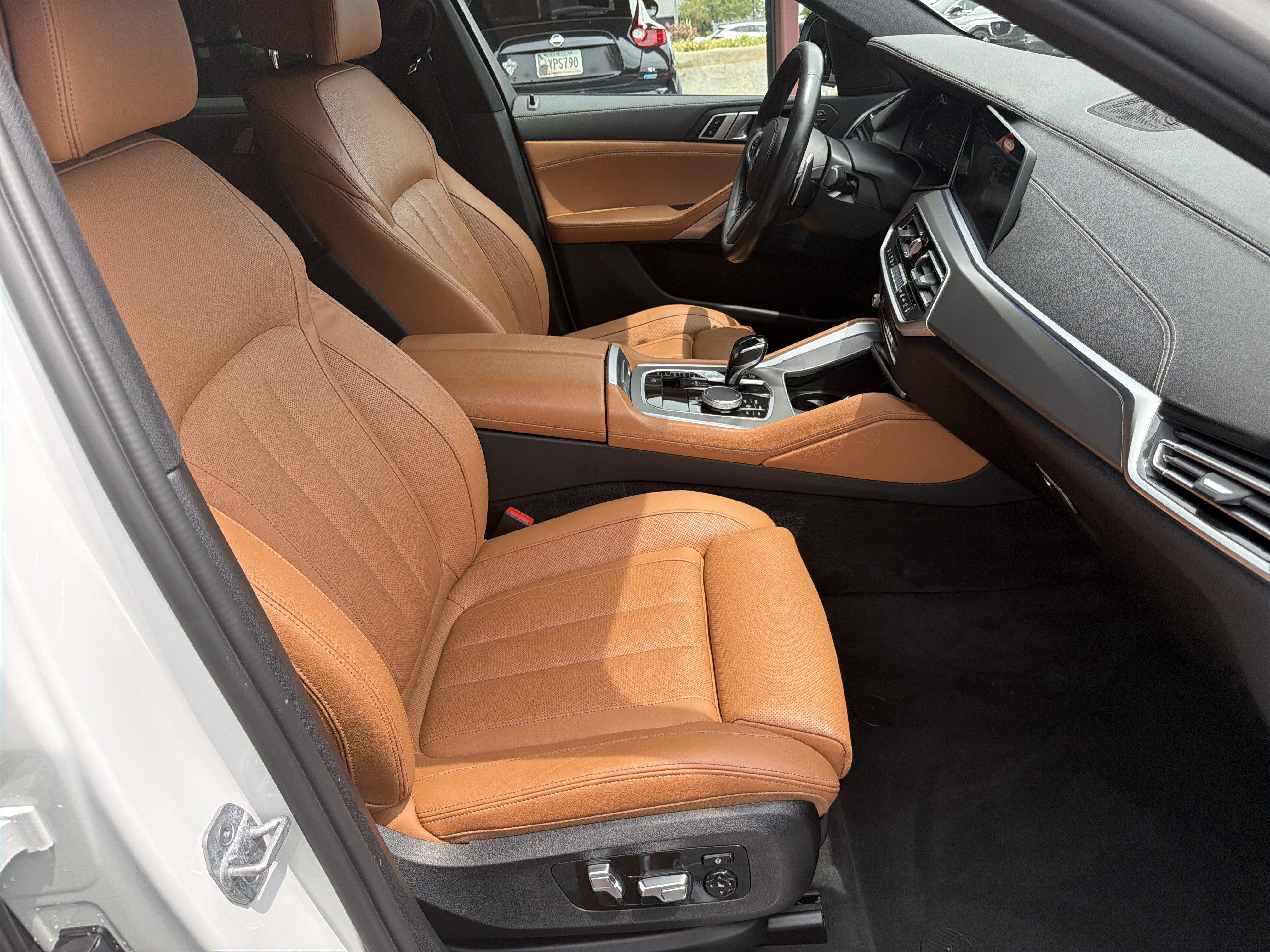 Used 2022 BMW X6 xDrive40i w/ M Sport Package AWD/4WD image 13