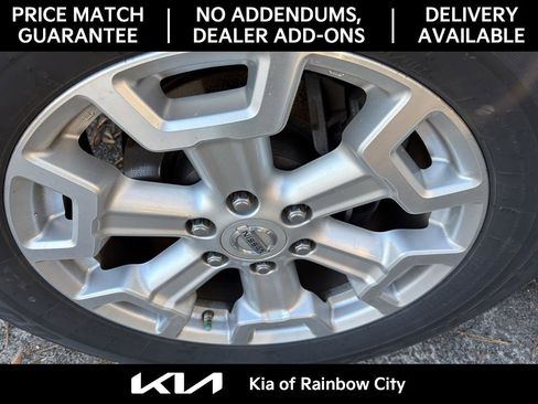 Used 2016 Nissan Titan SL image 2