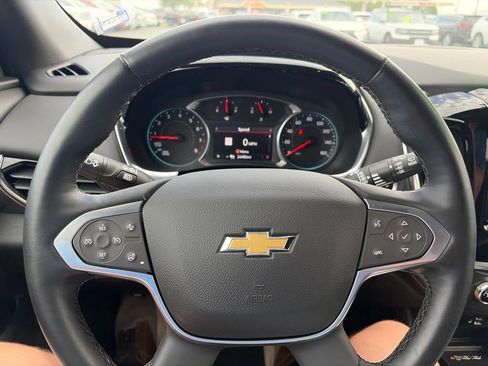 Used 2023 Chevrolet Traverse LT w/ LT Premium Package AWD/4WD image 12