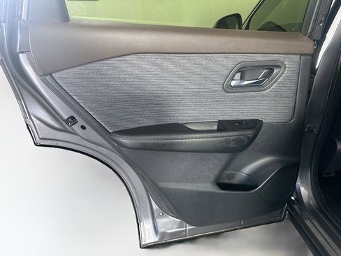 Used 2023 Nissan Rogue SV image 25