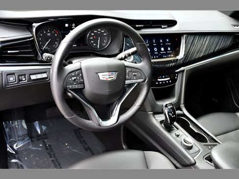 Certified 2023 Cadillac XT6 Premium Luxury w/ Technology Package FWD image 13