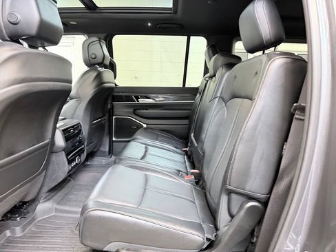Used 2022 Jeep Wagoneer Series II w/ Premium Group I AWD/4WD image 22