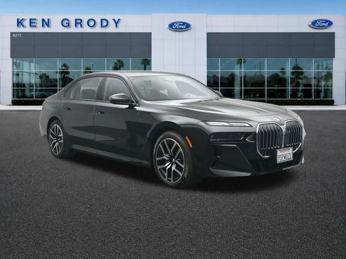 Used 2025 BMW 740i RWD image 1