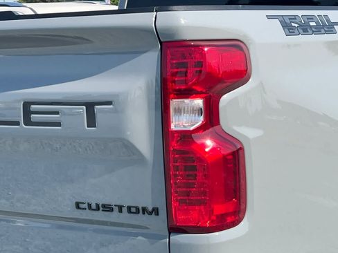 Used 2025 Chevrolet Silverado 1500 Custom Trail Boss w/ Dark Appearance Package AWD/4WD image 13