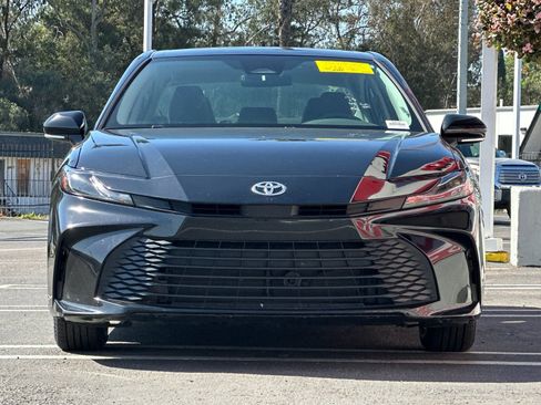 Used 2025 Toyota Camry LE image 7