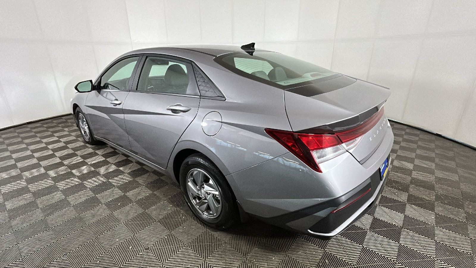 Certified 2024 Hyundai Elantra SE FWD image 5