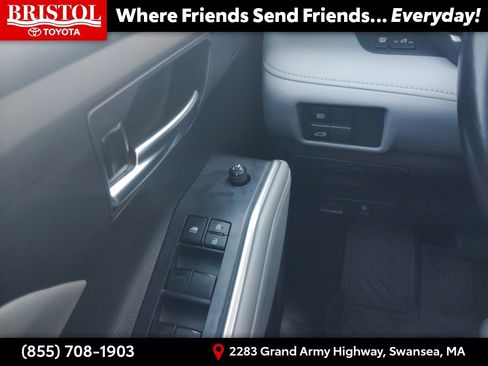 Used 2022 Toyota Highlander XLE AWD/4WD image 22