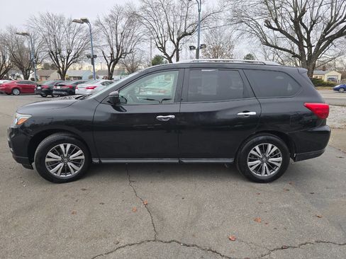 Used 2019 Nissan Pathfinder SV image 4