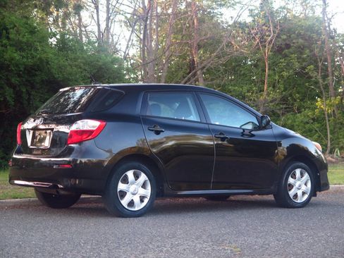 Used 2009 Toyota Matrix FWD image 4