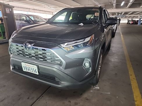 Used 2022 Toyota RAV4 XLE Premium FWD image 4