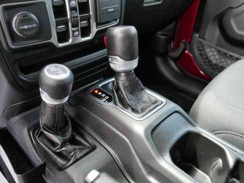 Used 2021 Jeep Gladiator Sport AWD/4WD image 24