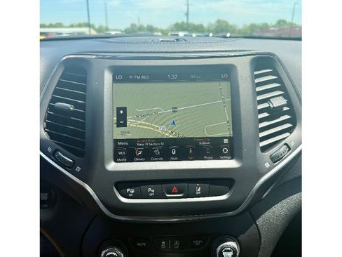 Used 2023 Jeep Cherokee Altitude Lux image 20