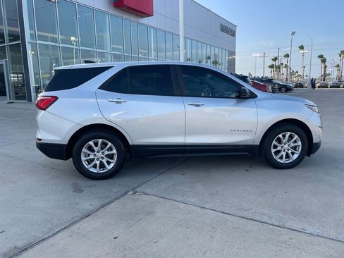 Used 2020 Chevrolet Equinox LS w/ LS Convenience Package FWD image 2