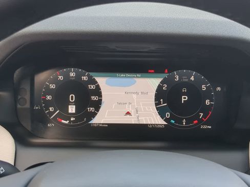 Certified 2025 Land Rover Discovery Sport Dynamic SE image 35