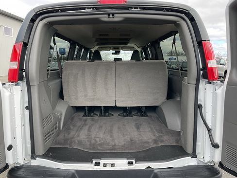 Used 2025 Chevrolet Express 3500 LT w/ LT Preferred Equipment Group RWD image 11